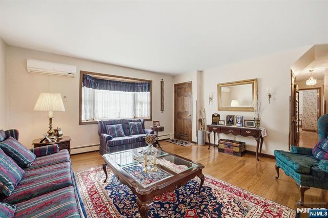 36 Page Drive, Oakland, NJ 07436