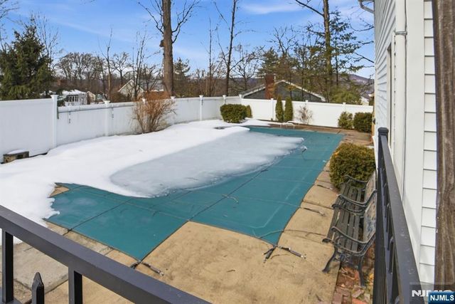 36 Page Drive, Oakland, NJ 07436