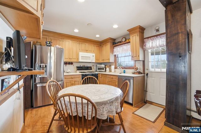 36 Page Drive, Oakland, NJ 07436