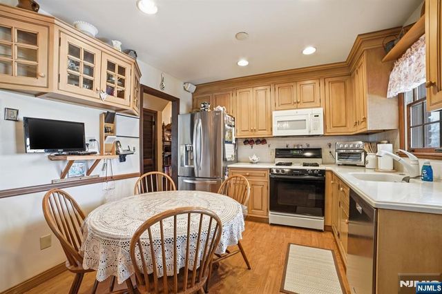 36 Page Drive, Oakland, NJ 07436