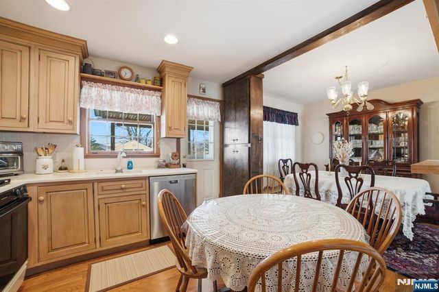 36 Page Drive, Oakland, NJ 07436