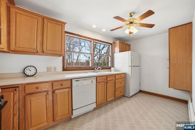 36 Page Drive, Oakland, NJ 07436