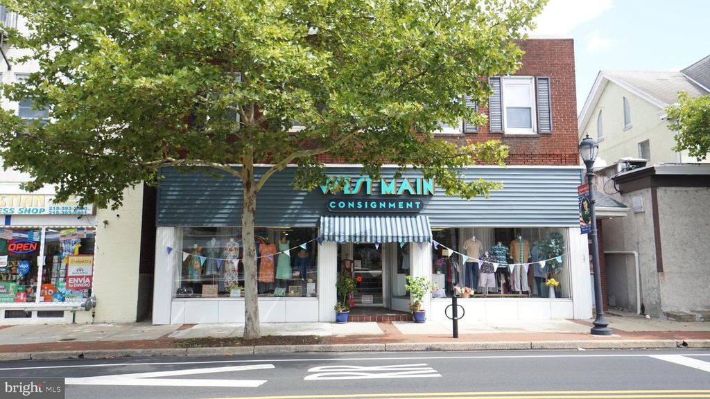 17 W MAIN ST, LANSDALE, PA 19446 — exterior