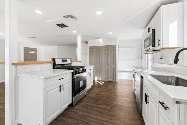 20 Russell Road 86, Salinas, CA 93906