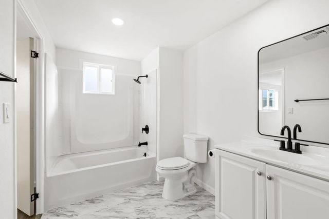 20 Russell Road 86, Salinas, CA 93906