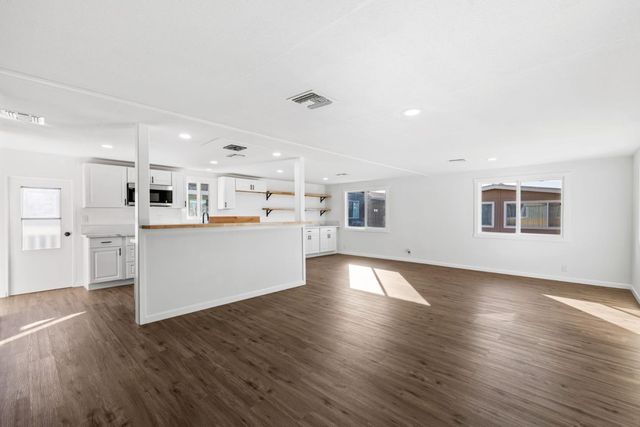 20 Russell Road 86, Salinas, CA 93906