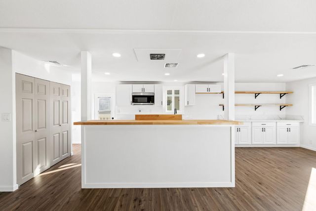 20 Russell Road 86, Salinas, CA 93906