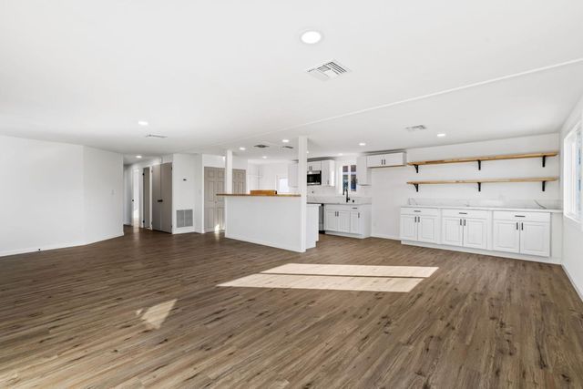 20 Russell Road 86, Salinas, CA 93906