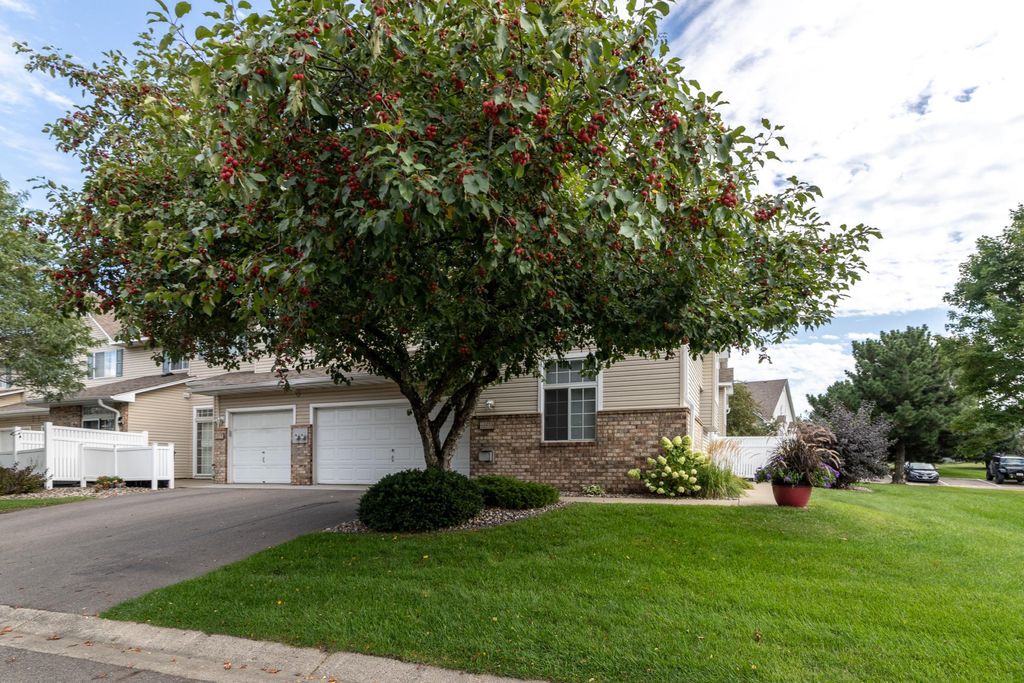 15573 Garnet Way 60, Apple Valley, MN 55124 — photo 2