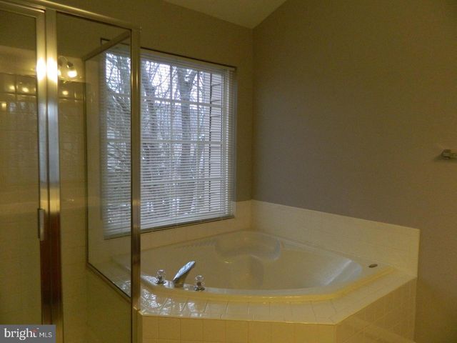 7574 GREAT SWAN CT, Alexandria, VA 22306