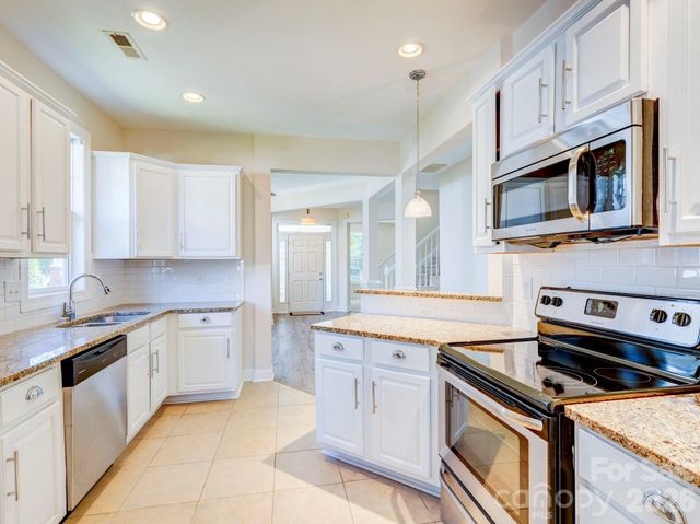 2025 Gable Way Lane, Matthews, NC 28104