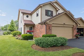 328 Cromwell Court, Westmont, IL 60559