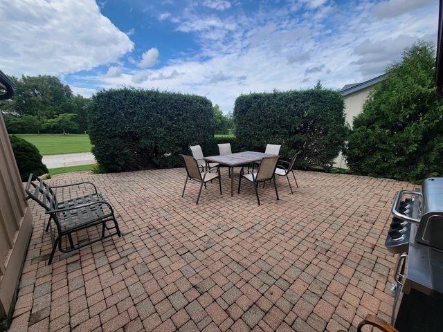 39934 N Fairway Drive, Antioch, IL 60002