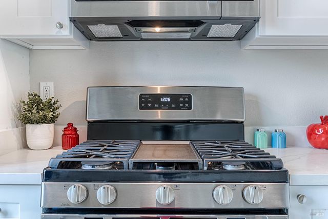 1960 Las Ventanas Dr, Santa Rosa, CA 95407