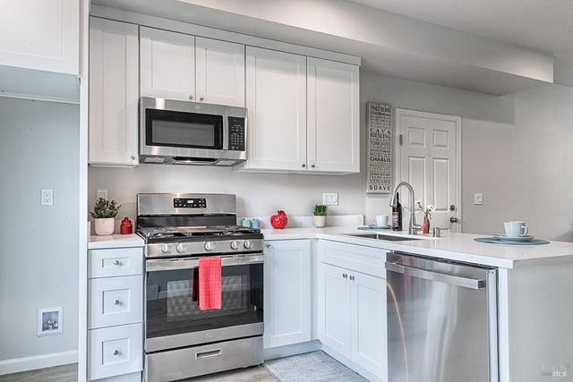 1960 Las Ventanas Dr, Santa Rosa, CA 95407