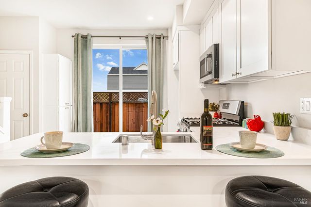 1960 Las Ventanas Dr, Santa Rosa, CA 95407