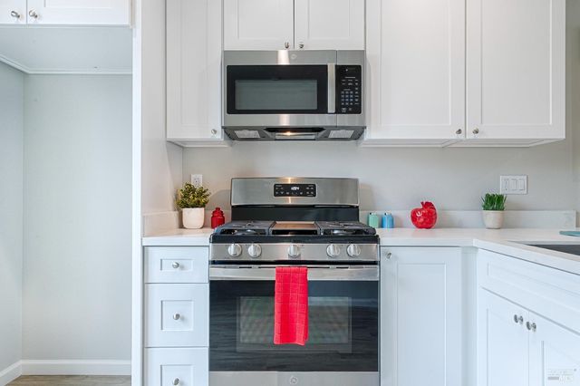 1960 Las Ventanas Dr, Santa Rosa, CA 95407