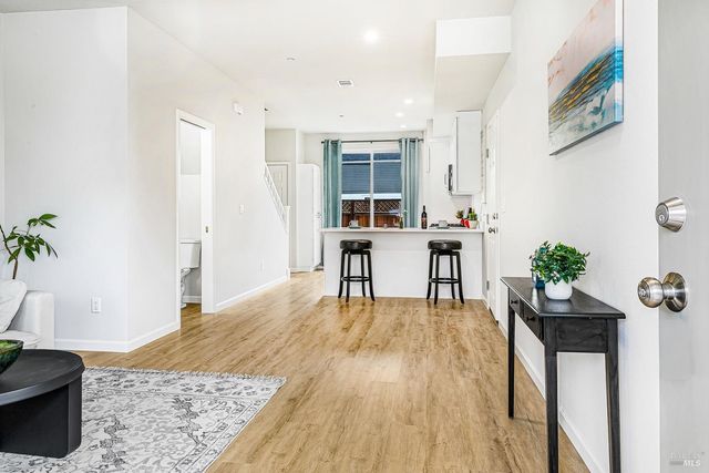 1960 Las Ventanas Dr, Santa Rosa, CA 95407