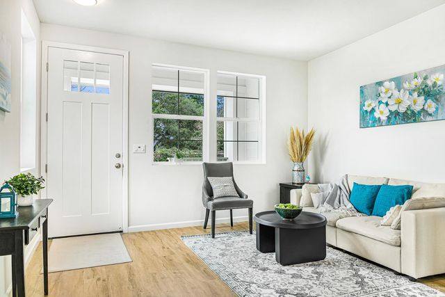 1960 Las Ventanas Dr, Santa Rosa, CA 95407