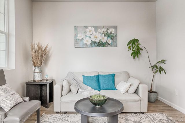 1960 Las Ventanas Dr, Santa Rosa, CA 95407