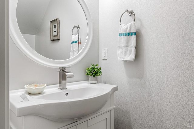 1960 Las Ventanas Dr, Santa Rosa, CA 95407