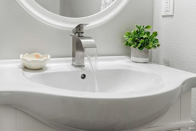 1960 Las Ventanas Dr, Santa Rosa, CA 95407