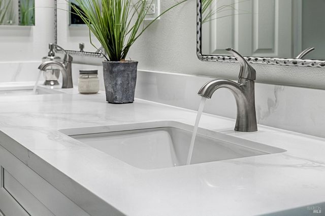 1960 Las Ventanas Dr, Santa Rosa, CA 95407