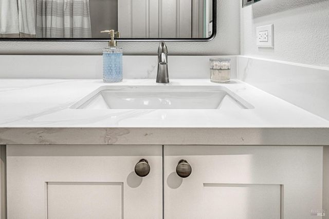 1960 Las Ventanas Dr, Santa Rosa, CA 95407