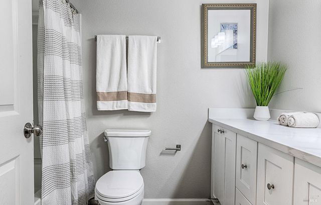 1960 Las Ventanas Dr, Santa Rosa, CA 95407