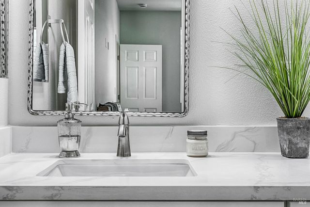 1960 Las Ventanas Dr, Santa Rosa, CA 95407