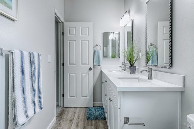 1960 Las Ventanas Dr, Santa Rosa, CA 95407