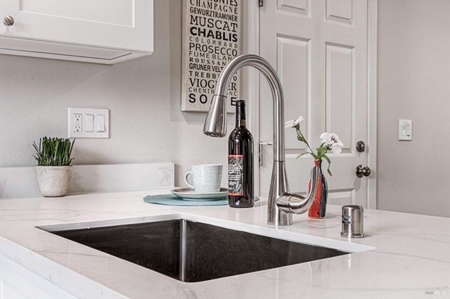 1960 Las Ventanas Dr, Santa Rosa, CA 95407