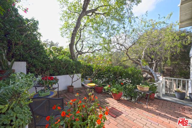 2634 N Beachwood Drive, Los Angeles, CA 90068