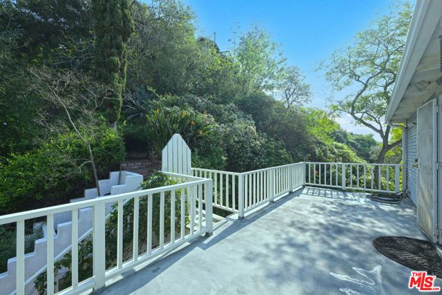 2634 N Beachwood Drive, Los Angeles, CA 90068