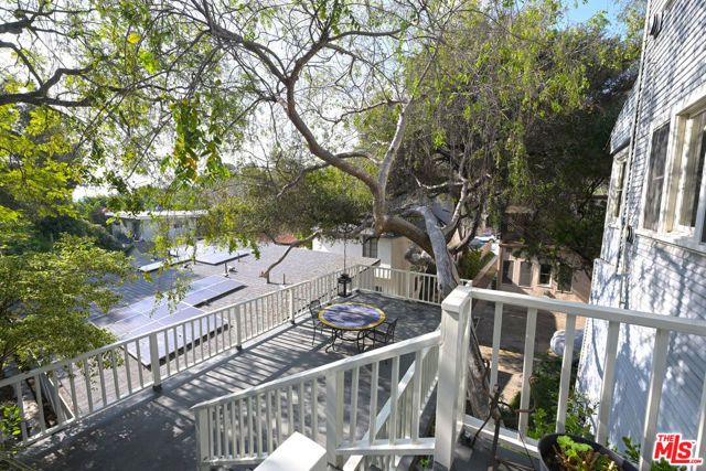 2634 N Beachwood Drive, Los Angeles, CA 90068