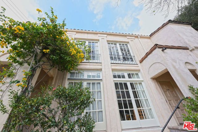 2634 N Beachwood Drive, Los Angeles, CA 90068