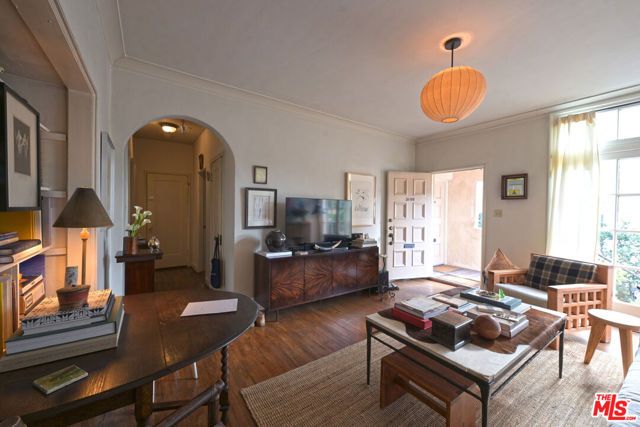 2634 N Beachwood Drive, Los Angeles, CA 90068