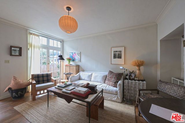 2634 N Beachwood Drive, Los Angeles, CA 90068