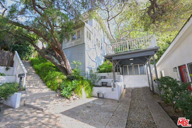 2634 N Beachwood Drive, Los Angeles, CA 90068