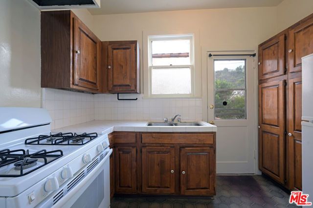 2634 N Beachwood Drive, Los Angeles, CA 90068