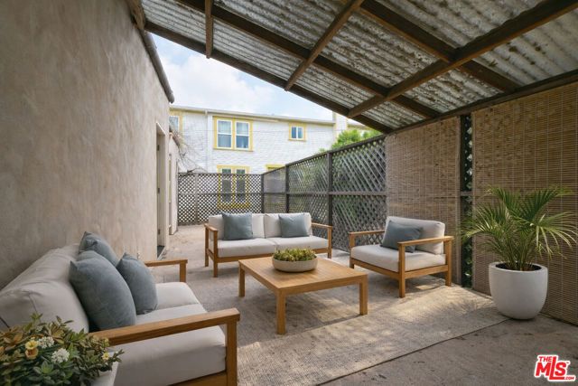 2634 N Beachwood Drive, Los Angeles, CA 90068