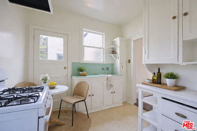 2634 N Beachwood Drive, Los Angeles, CA 90068