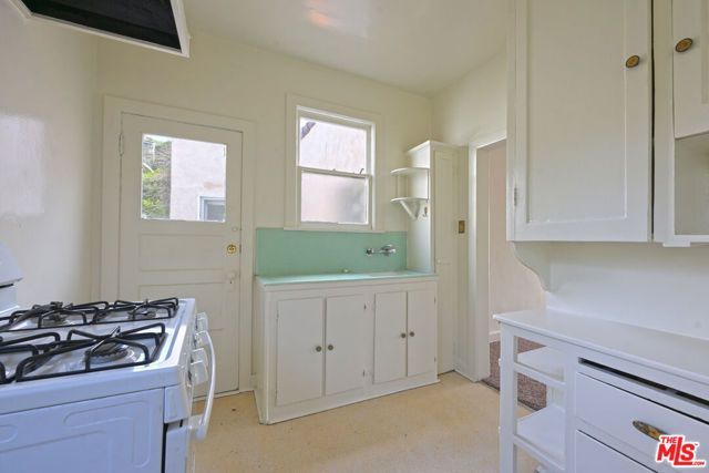 2634 N Beachwood Drive, Los Angeles, CA 90068