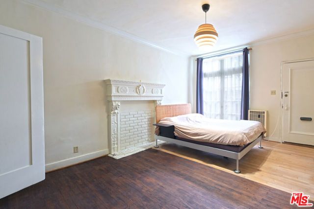 2634 N Beachwood Drive, Los Angeles, CA 90068