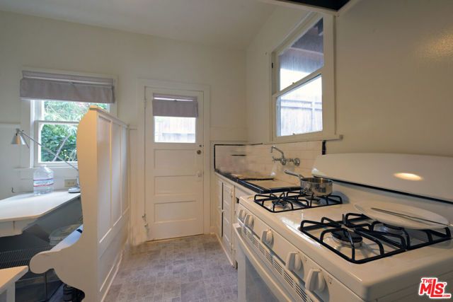 2634 N Beachwood Drive, Los Angeles, CA 90068