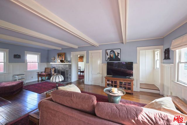 2634 N Beachwood Drive, Los Angeles, CA 90068