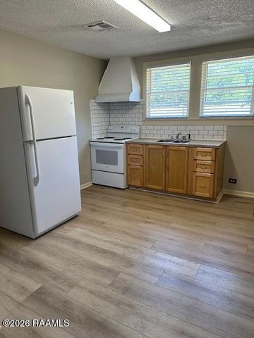 107 S College Road B, Lafayette, LA 70503