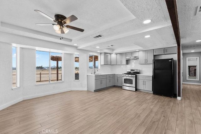 16424 Verde St, Hesperia, CA 92345