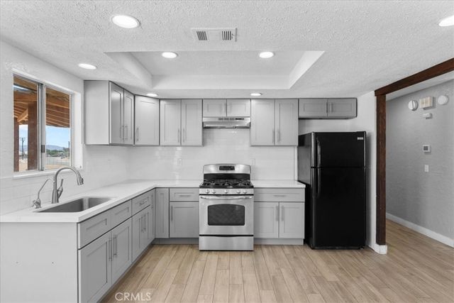 16424 Verde St, Hesperia, CA 92345