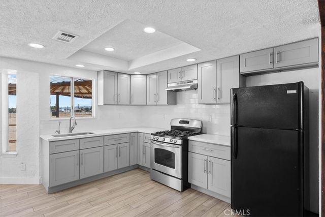 16424 Verde St, Hesperia, CA 92345